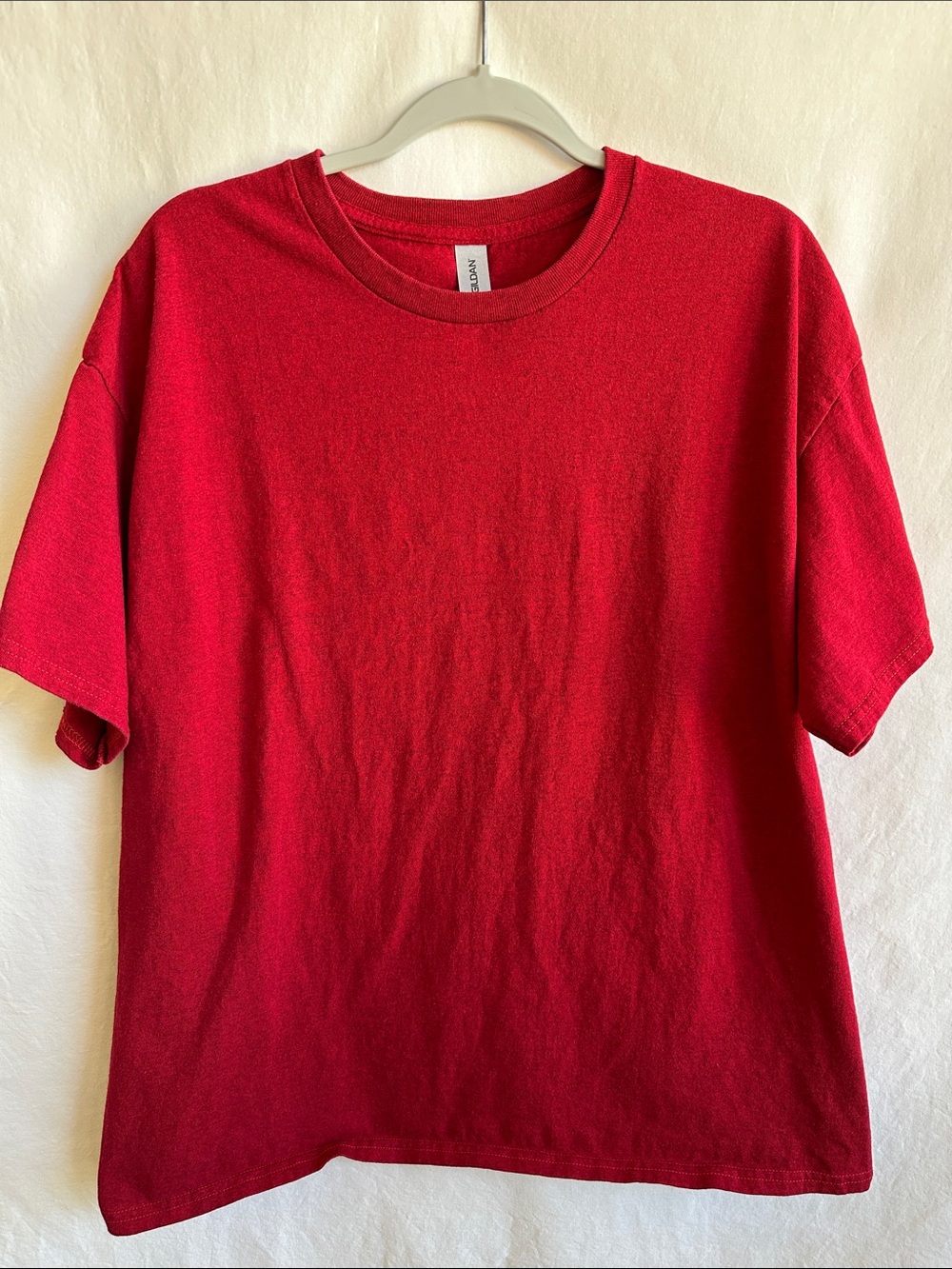 Gildan deep red crew neck T-shirt, size XL